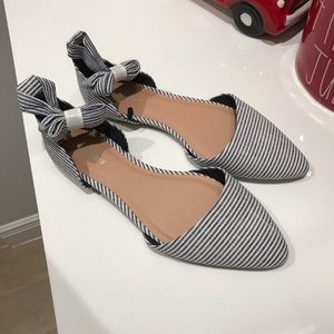New Size 7 old navy stripe flats with ankle strap